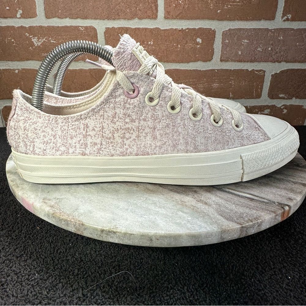 Converse Womens Chuck Taylor All Star Low Shoes Size 8 Athletic Running Sneakers